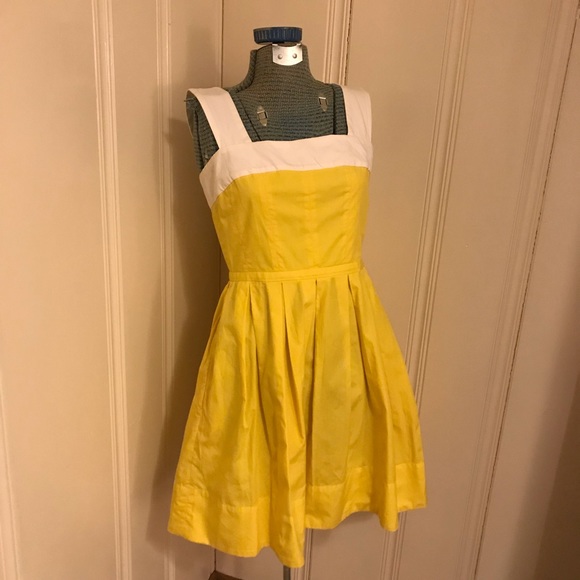 GAP Dresses & Skirts - Yellow and white Gap sundress size 2 w pockets